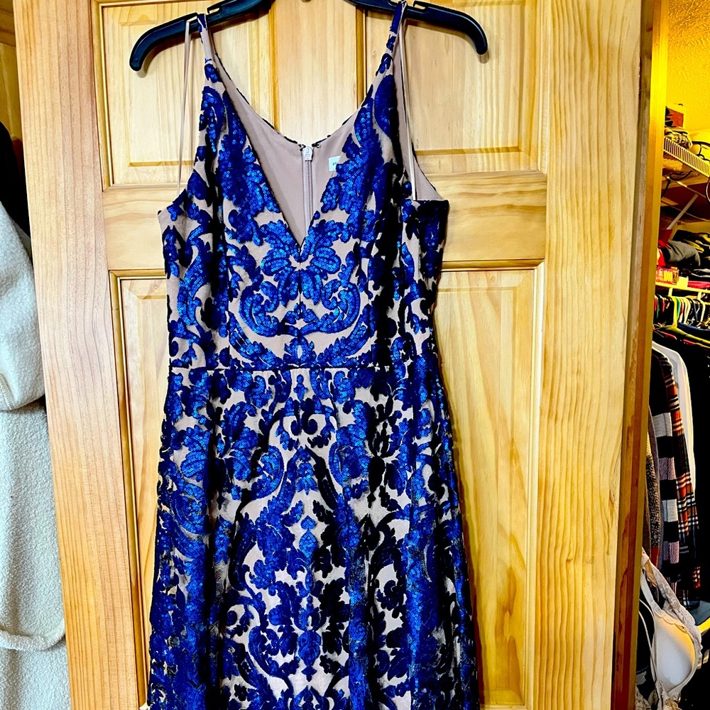 Selling Dress the Population knee length dress size M (approximately size 6).